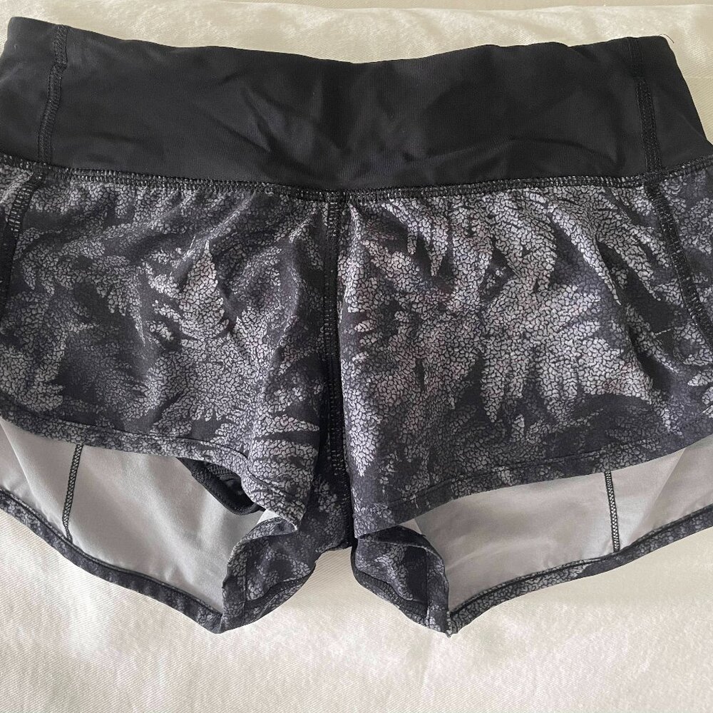 Lululemon Speed Up Shorts, Mid Rise, size 2, 2.5"